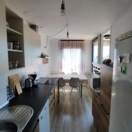 Bright Bloom - Free Parking And Wifi Apartman