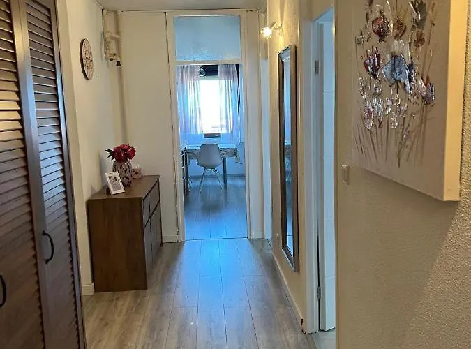 Bright Bloom - Free Parking And Wifi Daire *