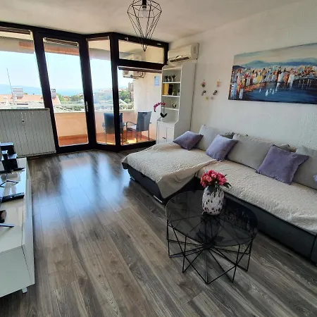 Bright Bloom - Free Parking And Wifi Lejlighed Rijeka