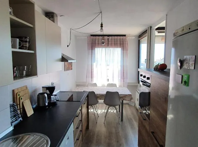 Bright Bloom - Free Parking And Wifi Apartman